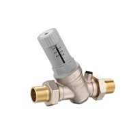 CALIDO-REDUKTOR CIŚNIENIA WODY SKOŚNY 1  Z PRZYŁĄCZEM MANOMETRU 1/4 , PÓŁŚRUBUNKIEM, REGULOWANĄ NASTAWĄ CIŚNIENIA ORAZ WSKAŹNIKIEM NASTAWY