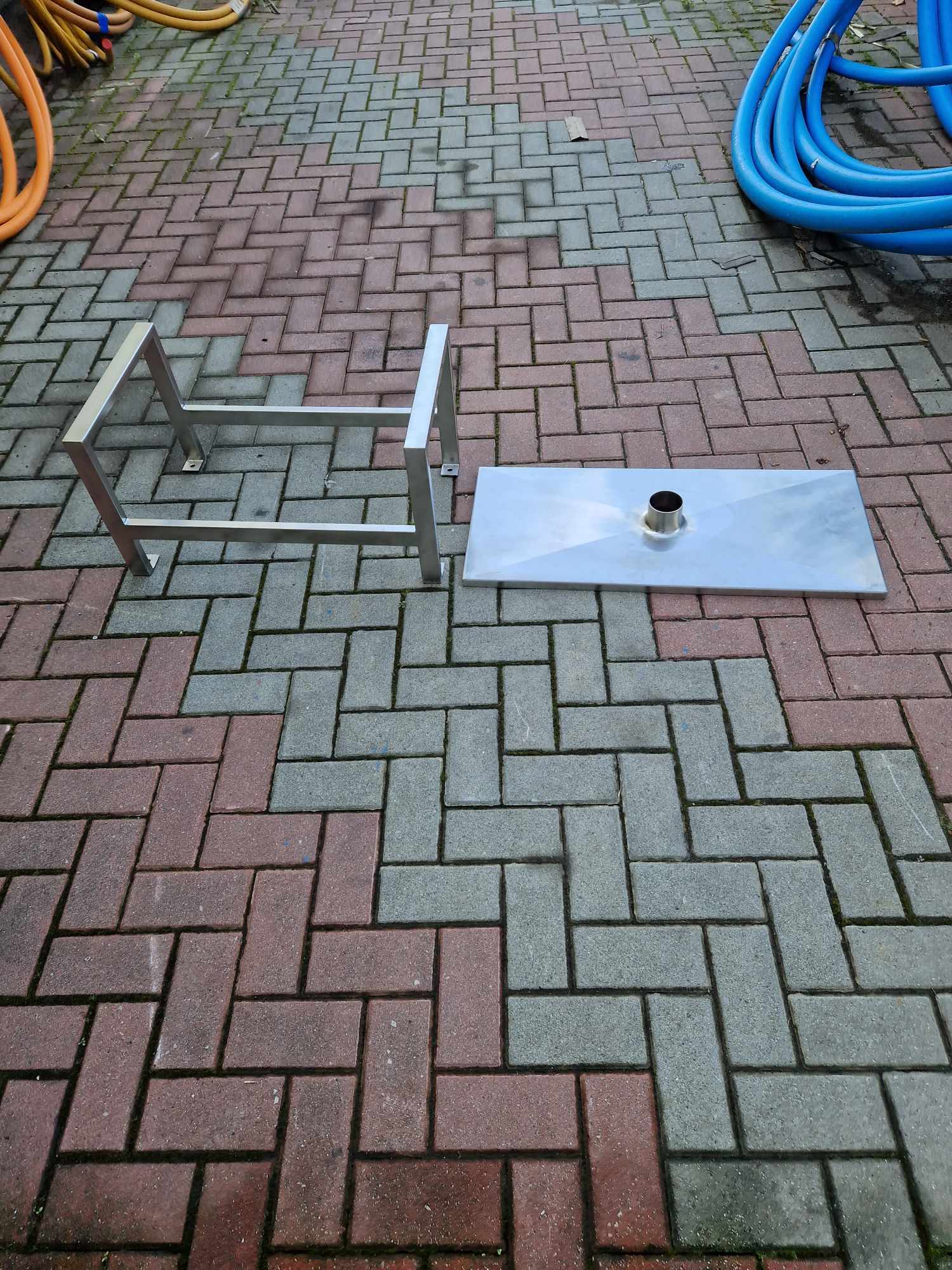 Podstawa, wspornik, stojak pod pompę ciepła PANASONIC + taca INOX
pod pompy K, J, H